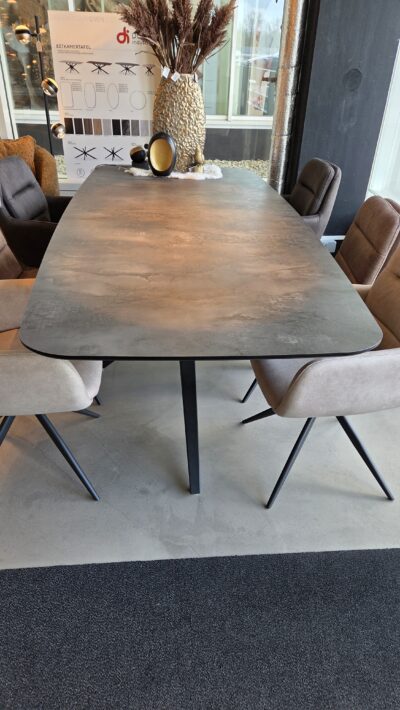 Eettafel Desdemona 220 Tapered Leg SHOWMODEL