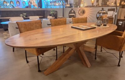 Eettafel Ovaal Verjongde Rand SHOWMODEL