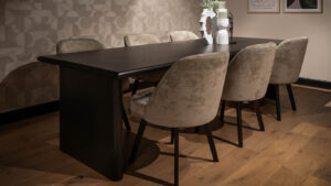 Bruuts-Woodbury-Giulia-Woodbury-Giulia-Block-Leg-Zwart-Evan-Eetkamerfauteuil-Belmonte-Thyme-Website Eetstoel Evan